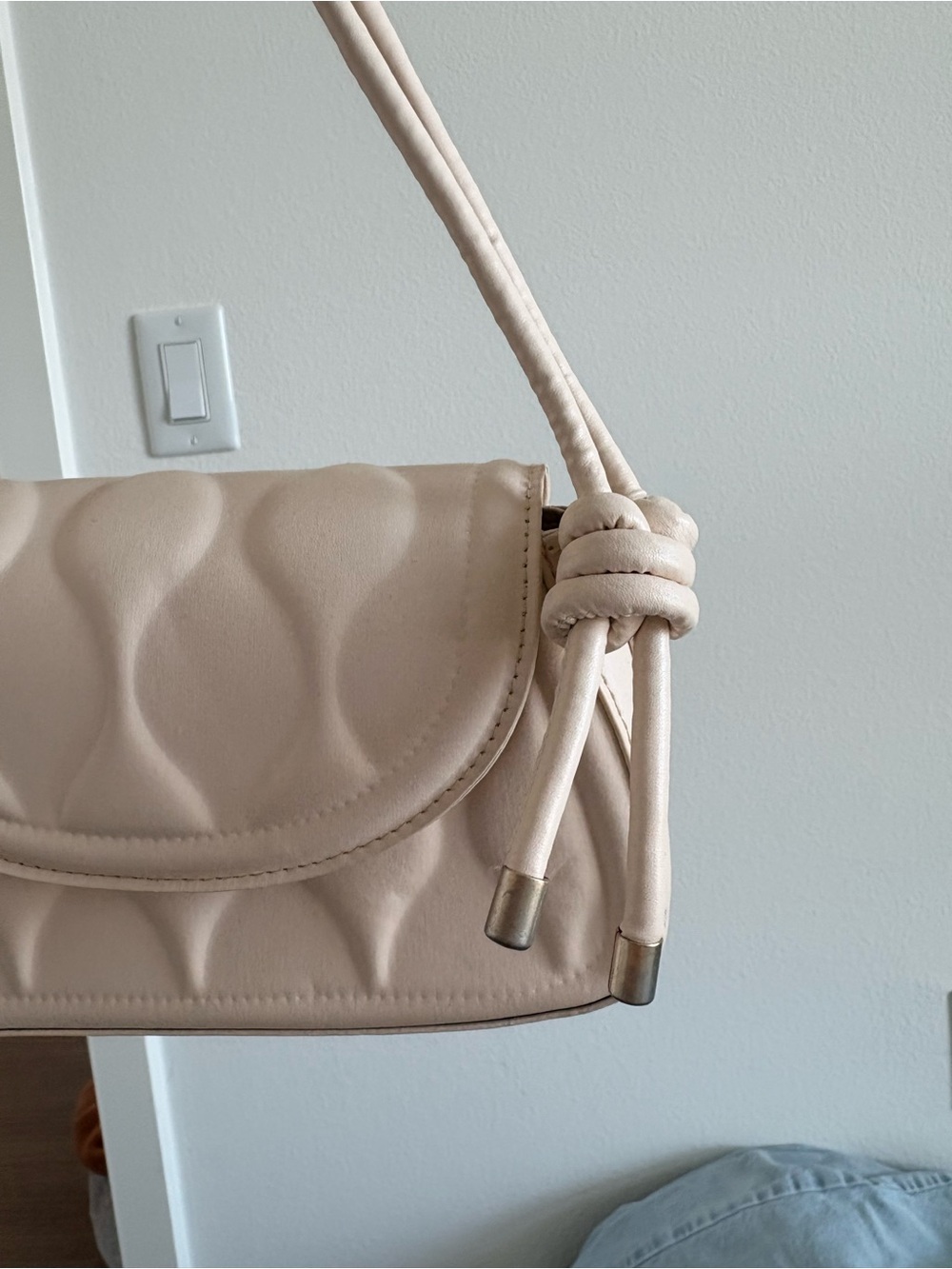 Cream colored Shoulder Bag - Picture 2 of 6
